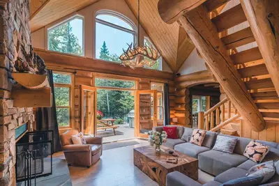 Image de Chalet Black Eagle au bord du Lac Fiddler avec spa et sauna sec