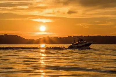 Image de WalkToTown : Pets, lakes, golf, and bikes nearby!
