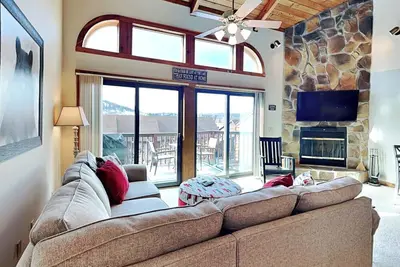 Image de Alpine Loft and Lake | Great Views & Location