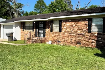 Image de Charming 3-bedroom building with WiFi, Ac, Garage and porch in tranquil Cuthbert