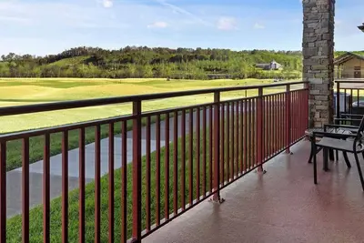 Image de Great Smokies Lodge 3-Br Presidential sleeps 8 includes Wilderness Water Park