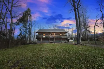New! Hillside Hideaway 2-Bedroom Cabin