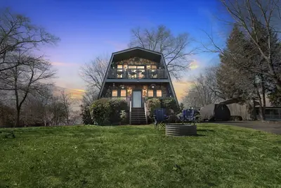 Image de New! Beautiful Lakeview Chateau with Stunning Views