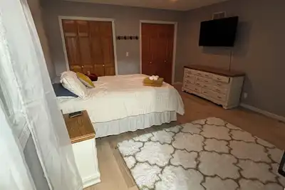 Image de Charming 3-bedroom in Hilliard with huge fenced in backyard