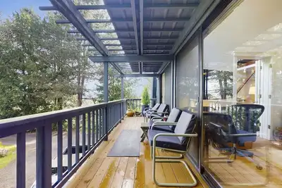 Cozy island retreat near beaches, trails, and Langley charm!