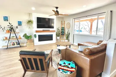 Image de Charming 3br In-Town Cortez Home w/ Sauna & Mesa Views – Family & Pet-Friendly