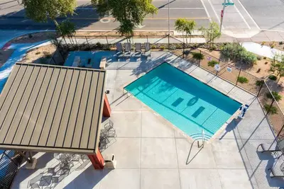 Image de Bright & Inviting Space! Experience The Best of Avondale- Pool Access