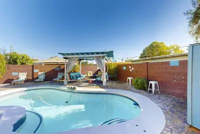 Image de Your Perfect Tempe Retreat: Compound, Dog-Friendly, and Close to Everything!