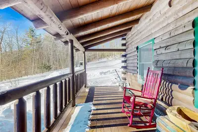 Image de Cozy log cabin close to recreation, dog-friendly, balcony, Bbq, w/d, TVs, kayaks