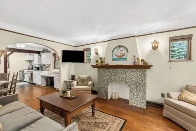 Image de Charming 2-bedroom bungalow with WiFi, Ac in Hazel Park