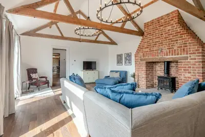 Image de Walnut Tree Barn - Quatre Chambres Maison, Couchages 8
