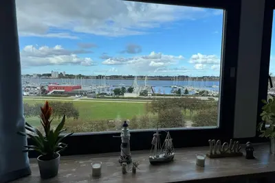 Image de 2 rooms on the south beach with an unobstructed view of the marina