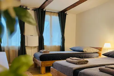 Image de Family M Apartments 32 - 1 Minute from highway - Free parking