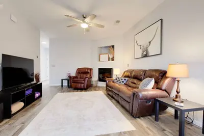 Image de Pool, Workspace, Garage 3bd 3bth - Pastore's Place