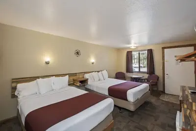 Image de Birch Glen Lodge with Firepit & Sauna. Mountain Bliss Awaits