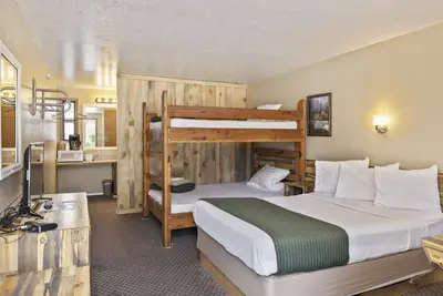 Image de Birch Glen Lodge Studio w Firepit & Sauna. Feel at Home
