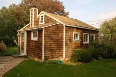 Image de 1-bed cottage near Ri's best beaches, Boating and Uri-Central Ac/outdoor shower