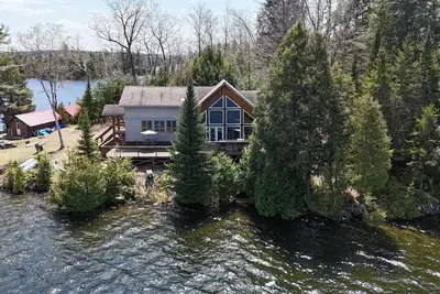 Image de Spacious Lake Panache Island Retreat. Large Private Dock, Sauna & Amazing Views