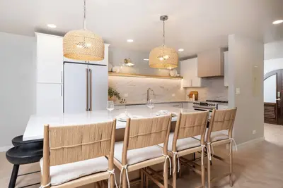 Image de Windward Breeze – Walk to Beach!