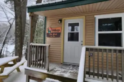 Image de Cozy Lakeside Cabin. Steps from Water. Near Utv, Hiking, & Snowmobiling Trails.