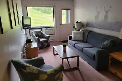 Image de Griz Inn Condo on the Hill - 100 steps from lift