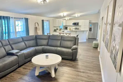 Image de Refuge by Southern Oaks. Charming 3 bed 2 bath. Very close to Lake Murray!