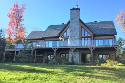 Image de Chalet Coeur de Bois: Raffinement, Vue Panoramique sur le Fleuve & Spa