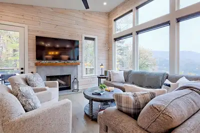 Image de Luxury Bungalow with Mountain Views From Every Room 5 Minutes From Downtown
