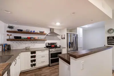 Image de Chic Townhome ~ 5 min drive to Pearl ~ Game Room