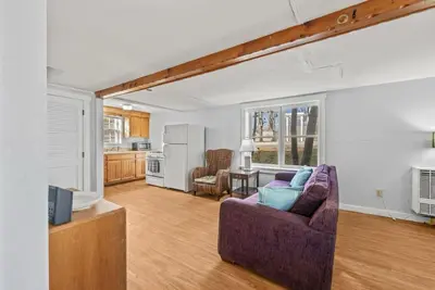 Image de Charming antique cottage walk to everything downtown Chatham!