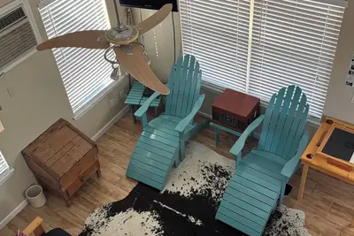 Image de Bandera Bunkhouse on Mason Creek. Casual Hill Country Cabin centrally located.