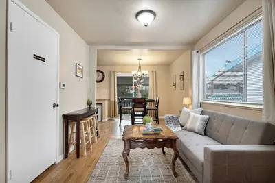 Image de Brighton Entire Home Near Park & Light Rail