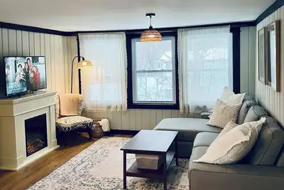 Image de Spacious 1-bedroom apartment in Minnetonka. Private Oasis next to regional trail