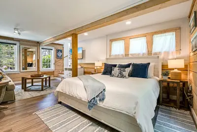 Image de Nest at Town Landing - 5 Min Walk to Ocean, 2 King Beds, 15 Mins to Portland