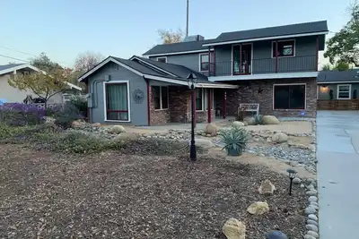 Image de Luminous Craftsman near Old Fig - Prof. Cleaned