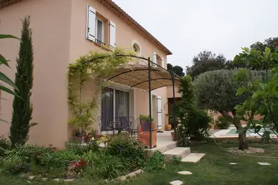 Image de Maison provençale entièrement climatisée pour des vacances en famille!