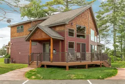 Image de Cabin 107 - Pet Friendly/ Closed Loft / Modern, Clean, Comfortable