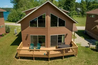 Image de Cabin 102 - Pet Friendly/ Closed Loft / Modern, Clean, Comfortable