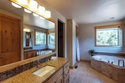 Image de Zion Canyon Views- The Patriarch Lodge+Resort Access