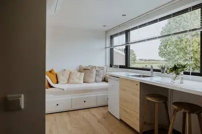 Image de A Green Oasis, Surrounded by Splendor