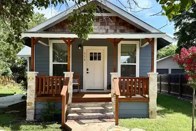 Image de Our cottage is just a few blocks to downtown Boerne!