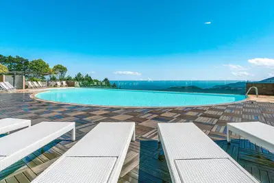 Image de Superbe maison Ă Magliolo avec sauna