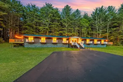 Image de Entire Duplex - Hot Tub - Tennis Court - Pond