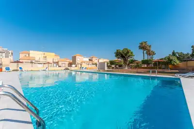 Image de Maison de vacances 'Tu Rincón Acogedor' avec piscine partagée, Wi-Fi et climatisation