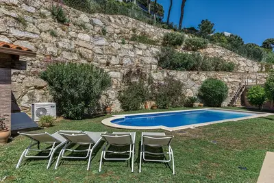 Image de Villa de Luxe Ă Begur avec vue sur la mer, Wi-Fi et climatisation