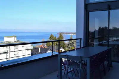 Image de Villa 'Avec Vue Sur Lac Léman' avec vue sur lac, Wi-Fi et climatisation