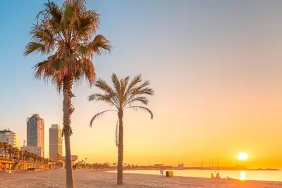 Image de Barcelona Beach Home: Maison historique avec terrasse, à slmt 1 min de la plage!