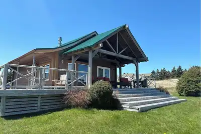 Image de Oceanfront Cottage | Pet-Friendly | Direct Beach Access | North Rustico Bay!