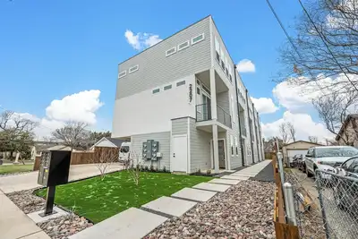 Image de BRs w/ Ensuite Baths l Pet-Friendly l Central Loc