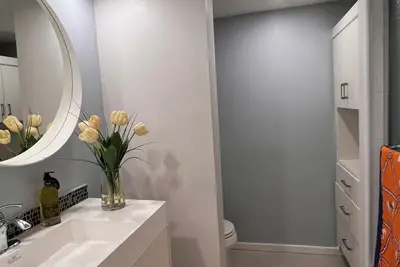 Image de Charming 2-bedroom with WiFi and Ac in cool Vancouver